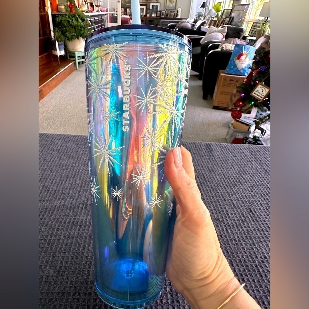 ⭐️Starbucks⭐️ Rare Snowflake Irredescent 24 oz Tumbler Beautiful
